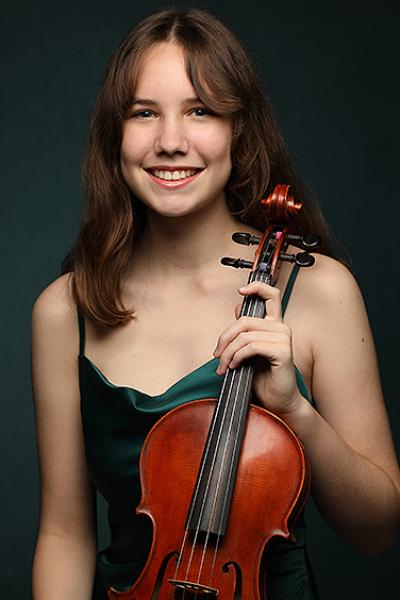 Music Institute Academy member, Vivian Van de Sype-Cucu