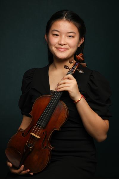 Music Institute Academy member, Olivia Zheng