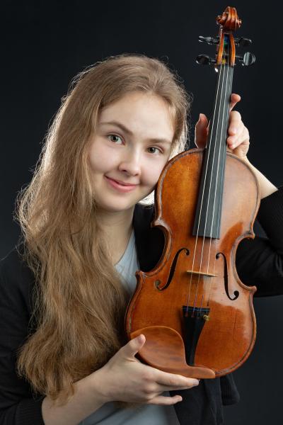Music Institute Academy member, Sasha Verchenko