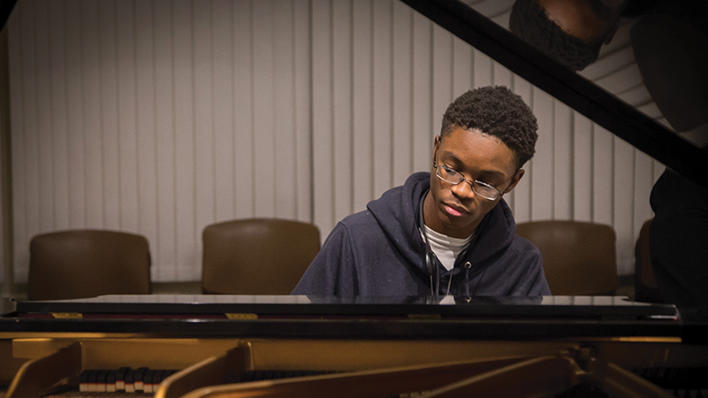 MIC piano student